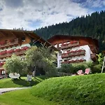 Alpin 公寓式酒店 3*